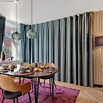 Stylish - Walk To Tivoli - Cafes *