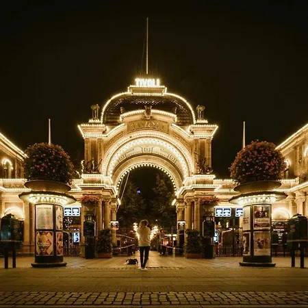 Stylish - Walk To Tivoli - Cafes アパート