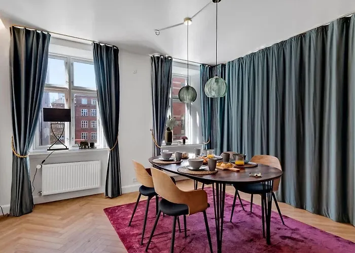 Stylish - Walk To Tivoli - Cafes アパート コペンハーゲン