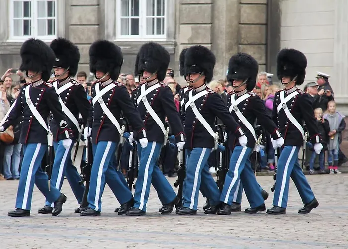 Stylish - Walk To Tivoli - Cafes アパート コペンハーゲン